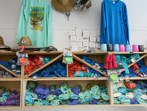 several gift shops on guana cay